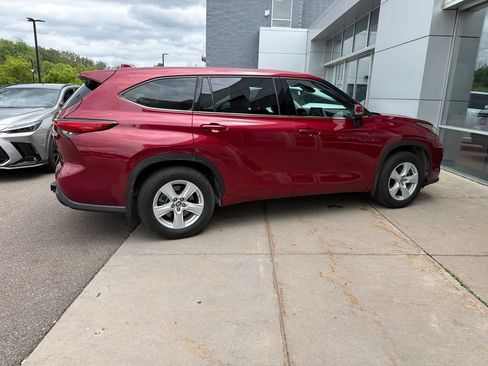 Used 2020 Toyota Highlander LE AWD/4WD image 14