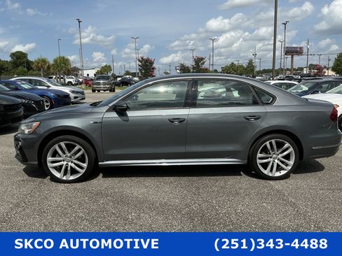 Used 2018 Volkswagen Passat 2.0T R-Line FWD image 2