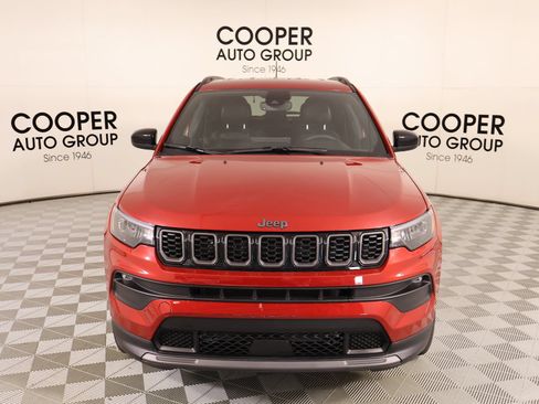 Used 2026 Jeep Compass Latitude w/ Quick Order Package 29K AWD/4WD image 9