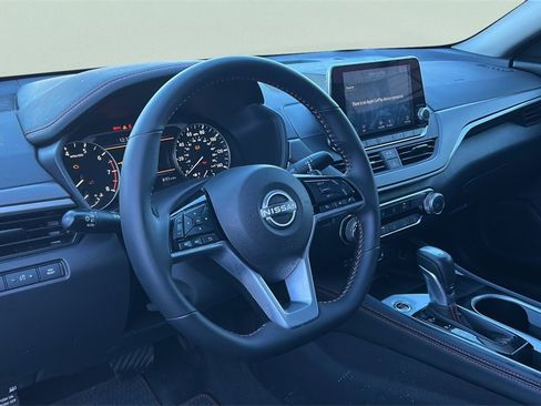 Used 2025 Nissan Altima 2.5 SR image 10