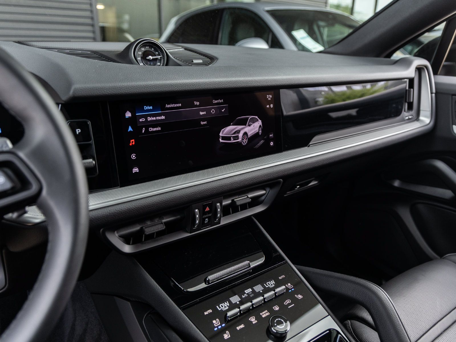 Certified 2025 Porsche Cayenne E-Hybrid Coupe AWD/4WD image 30