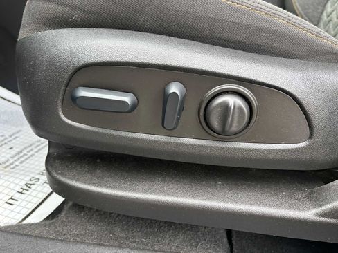 Used 2023 Chevrolet Equinox LT AWD/4WD image 19