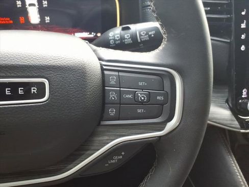 Used 2024 Jeep Wagoneer Series II w/ Flexible Seating Group image 37