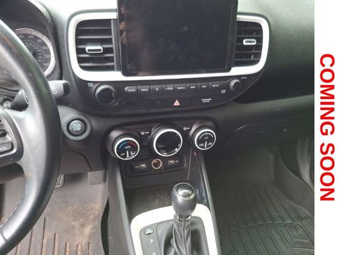 Used 2022 Hyundai Venue Limited FWD image 13