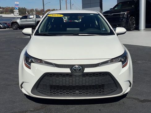 Used 2022 Toyota Corolla LE image 2