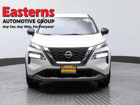 Used 2022 Nissan Rogue S image 2