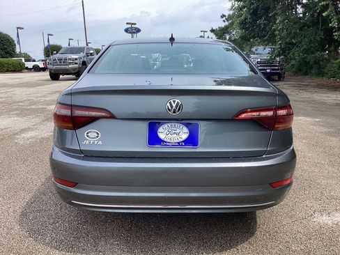 Used 2019 Volkswagen Jetta SE w/ Cold Weather Package FWD image 8