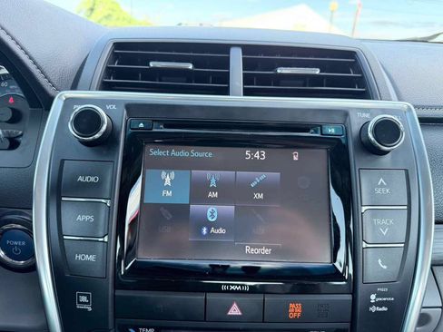 Used 2017 Toyota Camry XLE FWD image 29