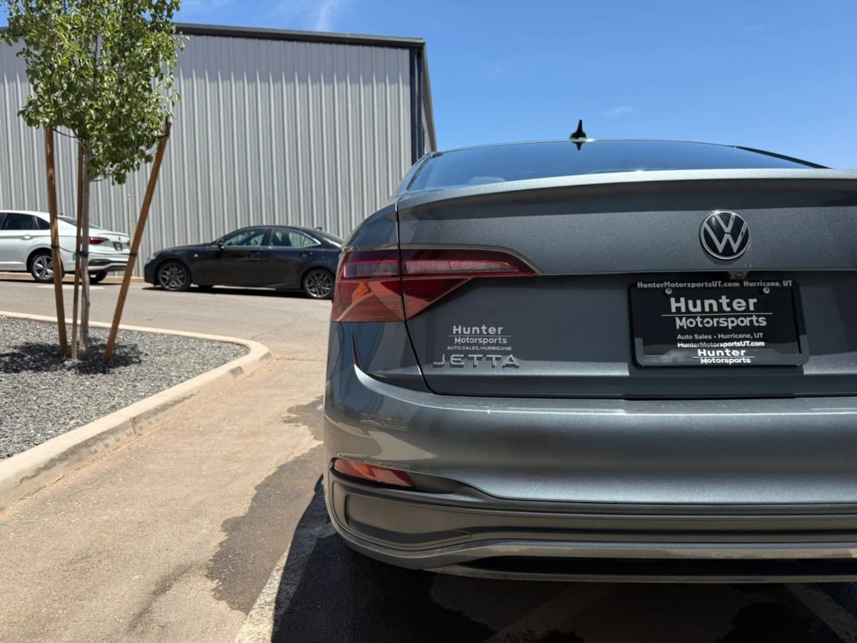 Used 2024 Volkswagen Jetta SE FWD image 17