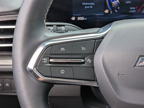 Used 2025 Chevrolet Traverse LT FWD image 25