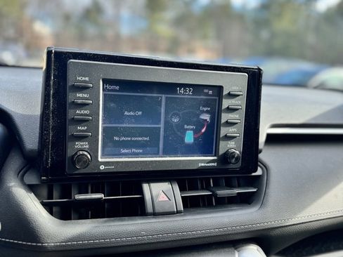 Used 2021 Toyota RAV4 XLE image 16