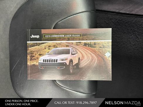 Used 2019 Jeep Cherokee Latitude Plus w/ Comfort/Convenience Group FWD image 47