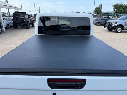 Used 2025 Jeep Gladiator Sport AWD/4WD image 10