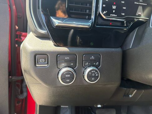 Used 2024 GMC Sierra 1500 Elevation image 33