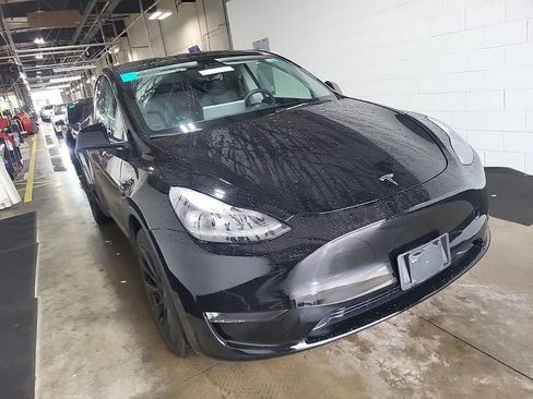 Used 2023 Tesla Model Y Long Range AWD/4WD image 3