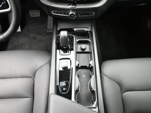 Used 2025 Volvo XC60 B5 Plus w/ Climate Package AWD/4WD image 16