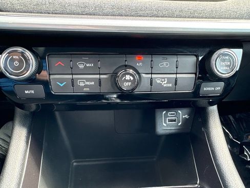 Used 2022 Jeep Compass Latitude FWD image 25