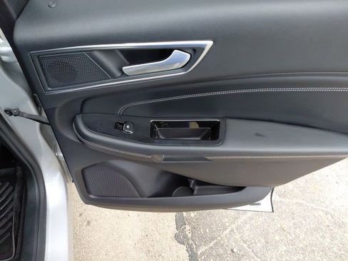 Used 2019 Ford Edge Titanium image 31