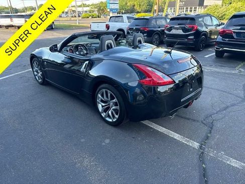 Used 2014 Nissan 370Z Touring RWD image 4