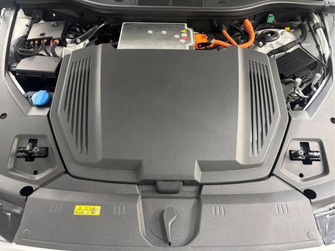 Used 2022 Audi e-tron Premium w/ Convenience Plus Package image 31