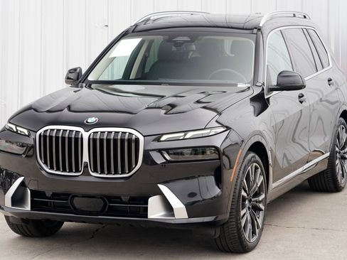 Used 2025 BMW X7 xDrive40i w/ Parking Assistance Package image 53