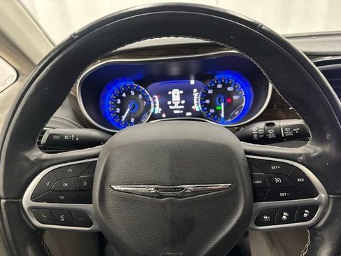 Used 2022 Chrysler Pacifica Limited image 8