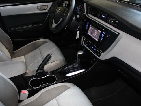 Used 2018 Toyota Corolla LE FWD image 26