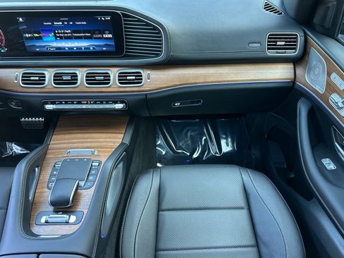 Used 2025 Mercedes-Benz GLS 450 4MATIC image 31