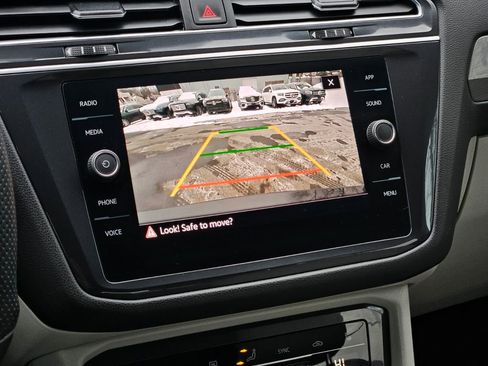 Used 2022 Volkswagen Tiguan SE R-Line image 22