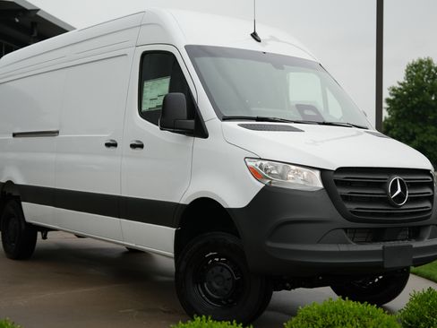 New 2025 Mercedes-Benz Sprinter 2500 image 1