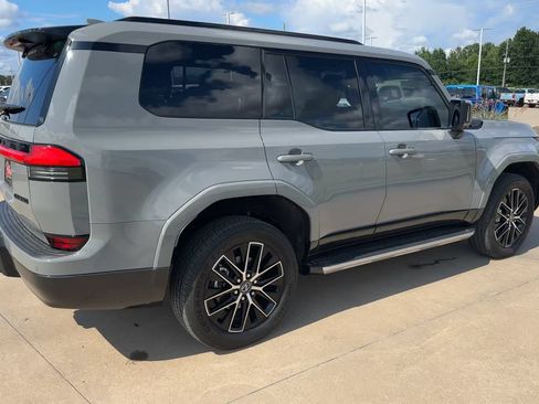 Used 2024 Lexus GX 550 w/ Accessory Package (Z1) AWD/4WD image 9