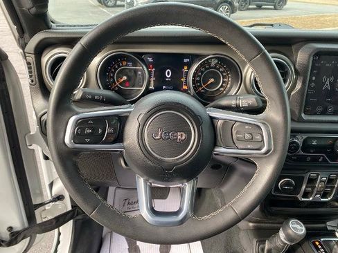 Used 2023 Jeep Gladiator Overland image 18
