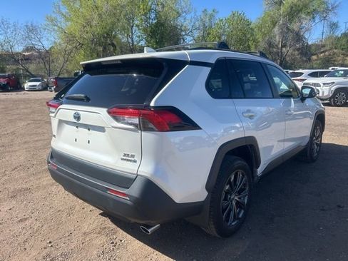 Used 2022 Toyota RAV4 XLE Premium AWD/4WD image 5