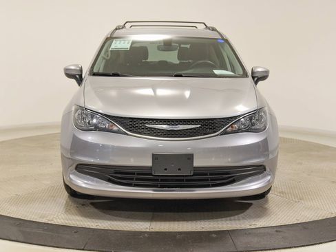 Used 2020 Chrysler Voyager Lxi image 3