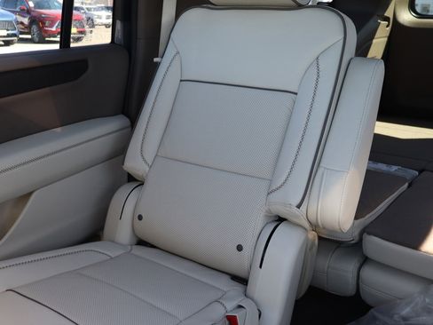 New 2026 GMC Yukon XL Denali w/ Denali Reserve Package AWD/4WD image 14