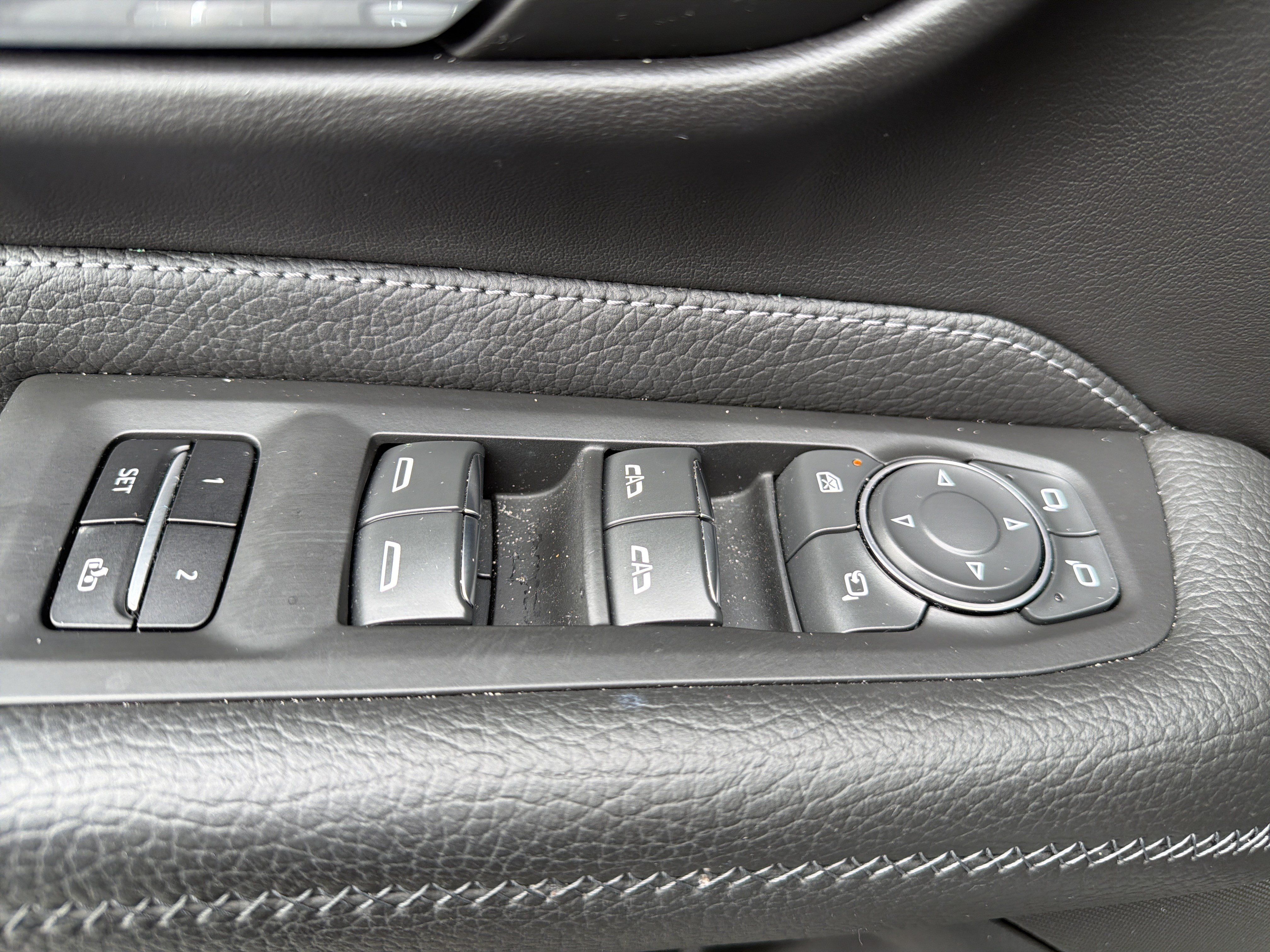 Used 2022 GMC Yukon Denali RWD image 14