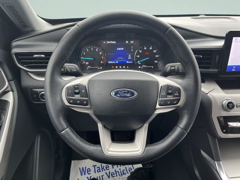 Used 2024 Ford Explorer XLT w/ Equipment Group 202A AWD/4WD image 18