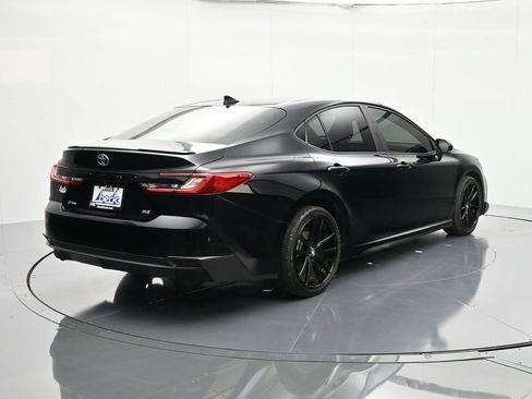 Used 2025 Toyota Camry SE image 5