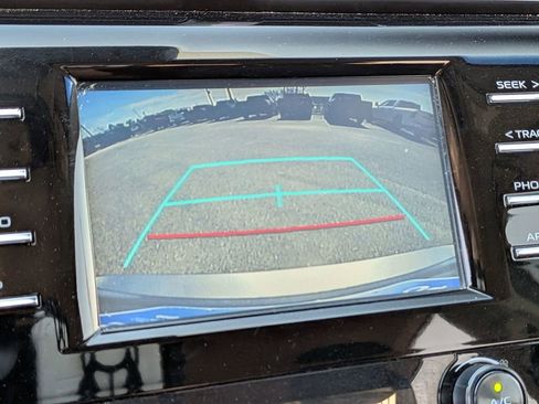 Used 2019 Toyota Camry SE image 6