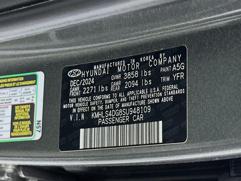 Used 2025 Hyundai Elantra SEL FWD image 12