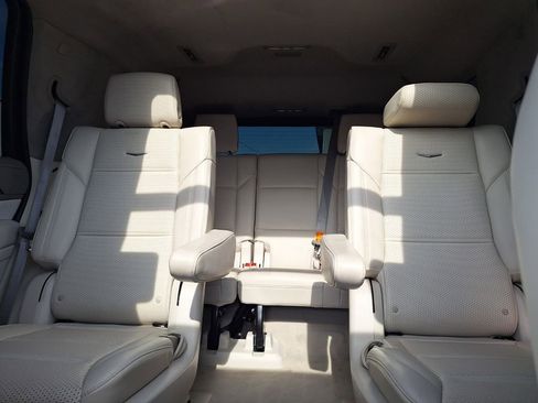 Used 2022 Cadillac Escalade Premium Luxury Platinum AWD/4WD image 28