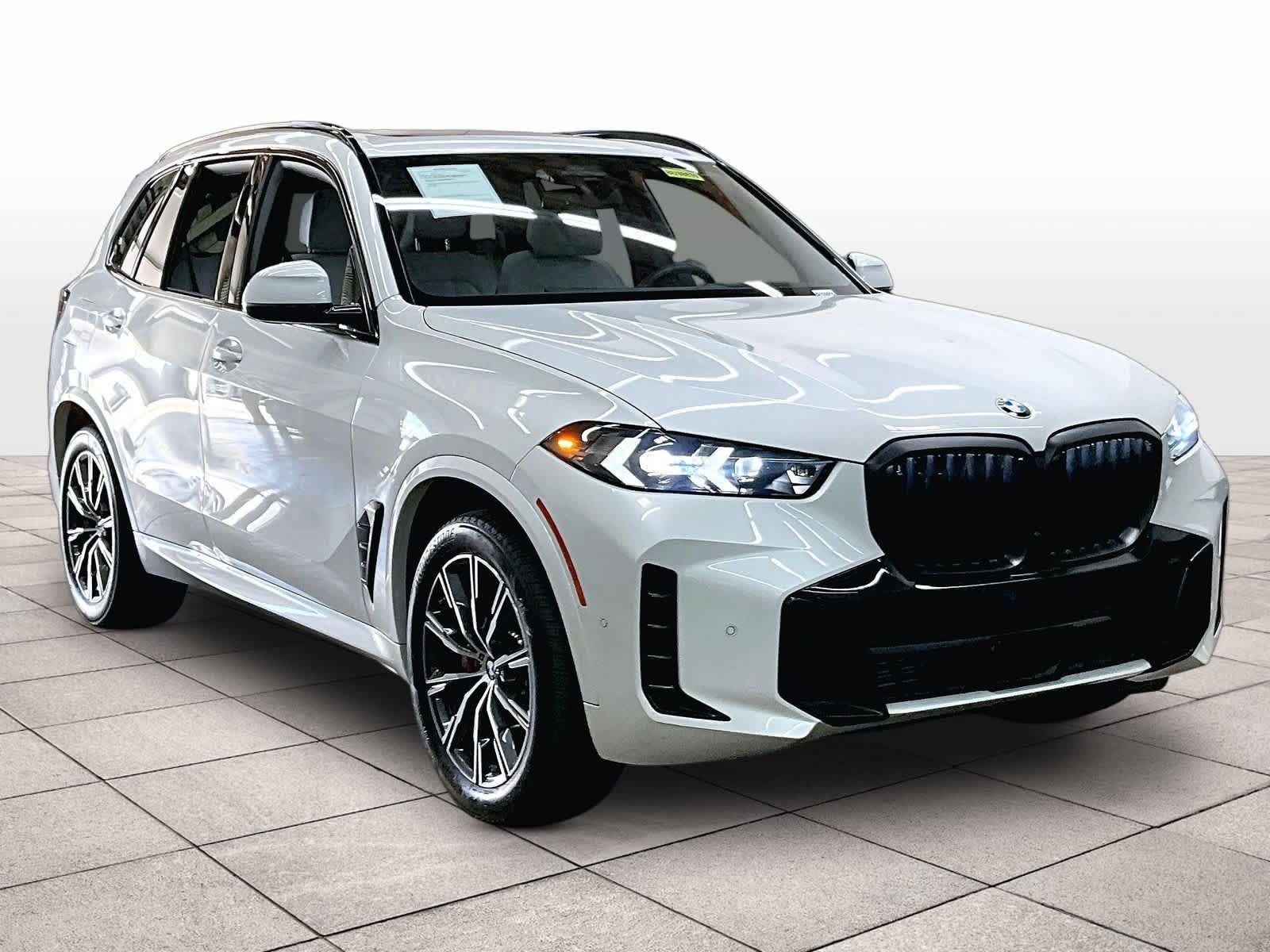 Used 2025 BMW X5 xDrive40i w/ M Sport Package AWD/4WD image 2