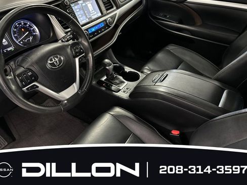 Used 2018 Toyota Highlander XLE w/ Carpet Mat Package (TMS) FWD image 10
