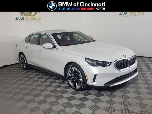 Certified 2026 BMW 540i xDrive AWD/4WD image 1