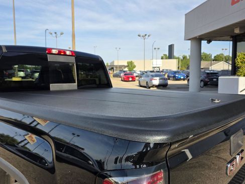 Used 2018 GMC Sierra 1500 SLT AWD/4WD image 36