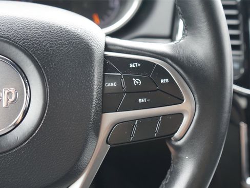 Used 2019 Jeep Grand Cherokee Altitude AWD/4WD image 16