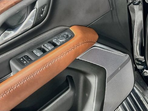 Certified 2024 GMC Yukon XL Denali Ultimate AWD/4WD image 17