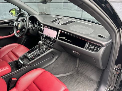 Certified 2023 Porsche Macan S AWD/4WD image 23