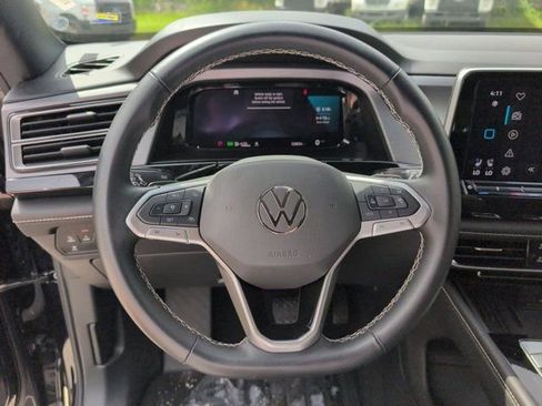 Used 2025 Volkswagen Atlas Cross Sport SE FWD image 22