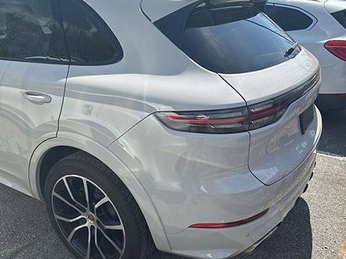 Used 2022 Porsche Cayenne image 5